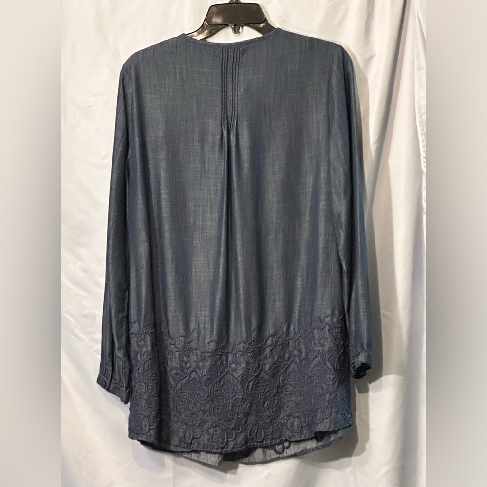 NWOT Coldwater Creek women’s petite medium 10-12 chambray oversized embroidered - Picture 3 of 4